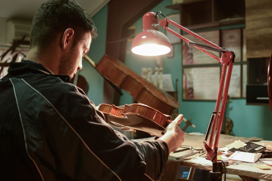 How to Find a Violin Luthier for Expert Instrument Care