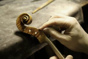 how-a-skilled-violin-luthier-boosts-violin-playing-experience-blog-image